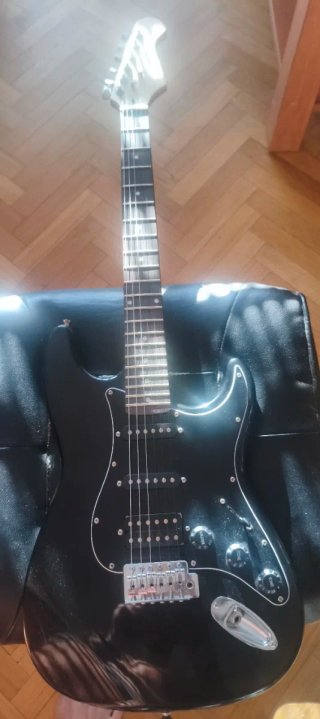 Guitarra Rocktile GT-1 con funda