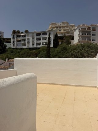 Se alquila apartamento para larga temporada.
