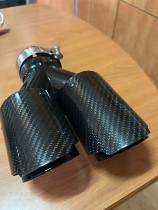 Cola de escape doble carbono