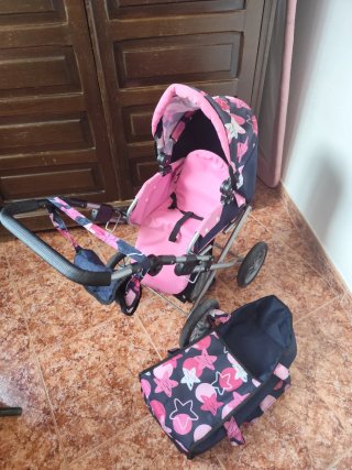 Carro de muñecas con estampado floral