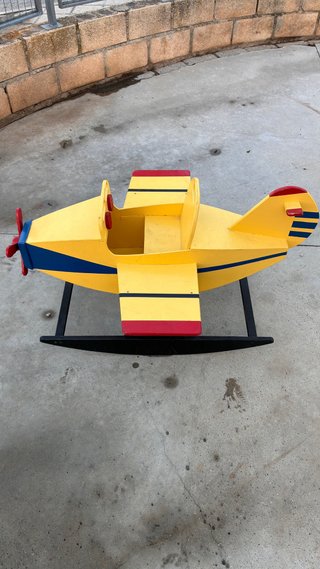 Avión de madera para niños