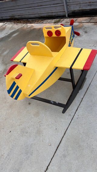Avión de madera para niños