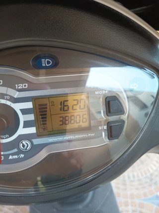 Moto Scooter 125cc Blanca y Negra