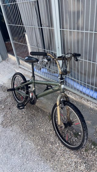 Bicicleta BMX verde
