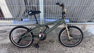 Bicicleta BMX verde