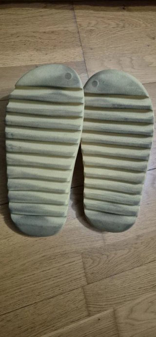 Adidas Yeezy Slide Resin (9 US, 42.5 EU)