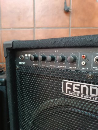 Amplificador Bajo Fender Rumble 100