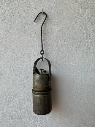 Lámpara de carburo antigua