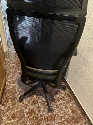 Silla de oficina ergonómica negra