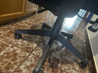 Silla de oficina ergonómica negra