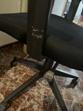 Silla de oficina ergonómica negra