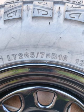 Llantas y Neumáticos 4x4 LT265/75R16