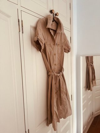 Vestido estilo safari beige