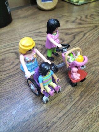 Lote Playmobil: Moto, Cochecito y Figuras