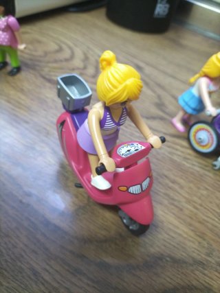 Lote Playmobil: Moto, Cochecito y Figuras