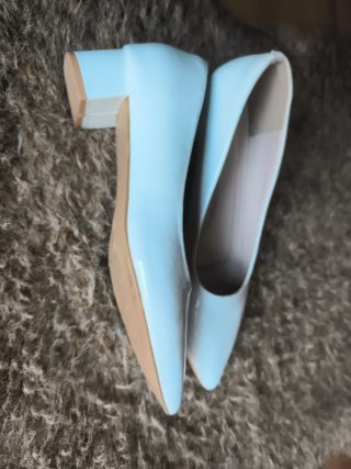 Zapatos de tacón blancos