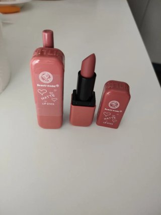 Rossetto e matita labbra Beauty Model