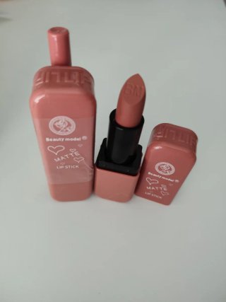 Rossetto e matita labbra Beauty Model