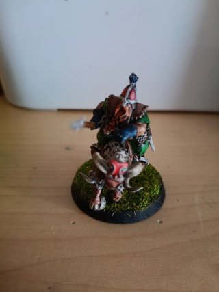 Figuras resina enanos y troll pintados