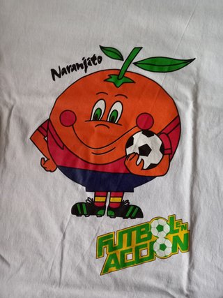 Camiseta Retro Naranjito Fútbol Acción