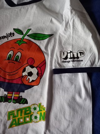 Camiseta Retro Naranjito Fútbol Acción