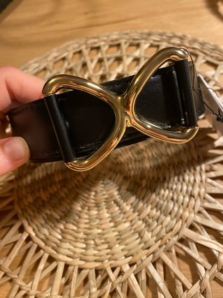 Cinturón H&M negro con hebilla dorada