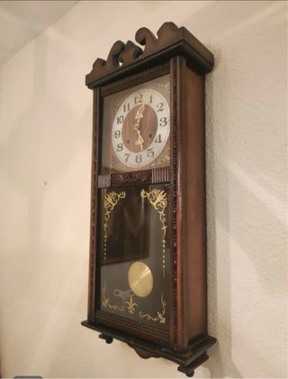 Reloj de pie clásico madera
