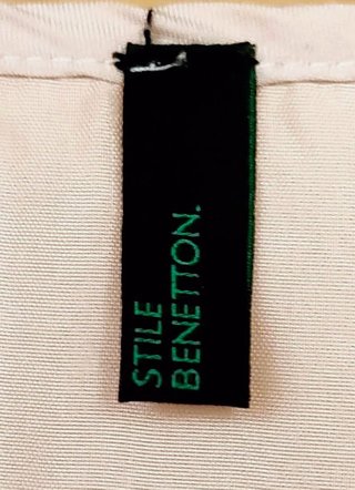 Blusa Stile Benetton con scollo a V