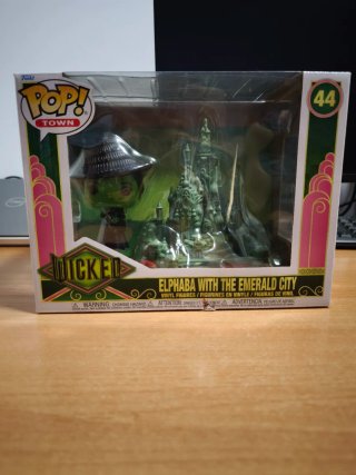 Funko Pop Elphaba with the Emerald city 44 wicked