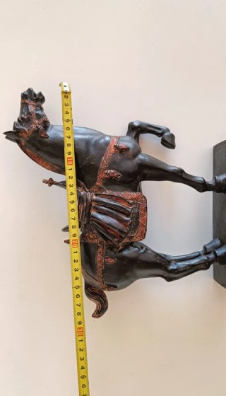 Escultura caballo material compuesto antigua.