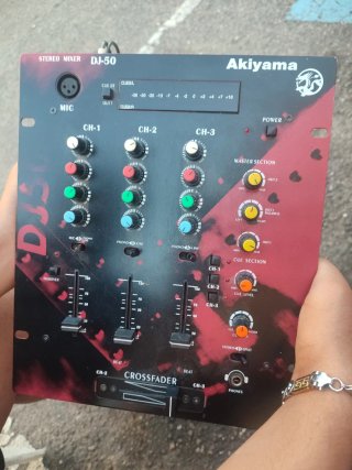 Akiyama DJ-50 Mesa de Mezclas