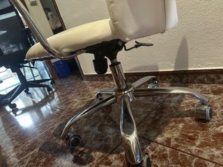 Silla de escritorio blanca