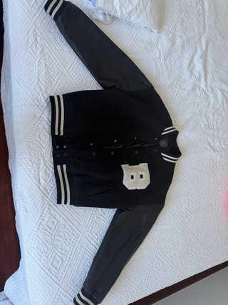 Chaqueta estilo universitario B
