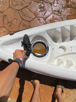 Piragua de pesca blanca