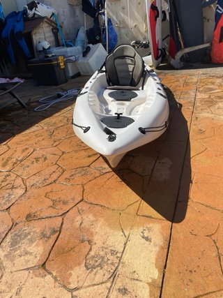 Piragua de pesca blanca
