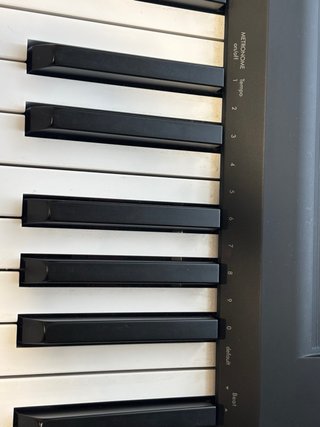 Piano Yamaha P-145B + Soporte y Banqueta
