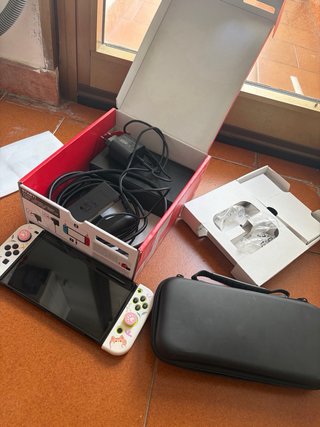 Nintendo Switch OLED Blu/Giallo completa di tutto