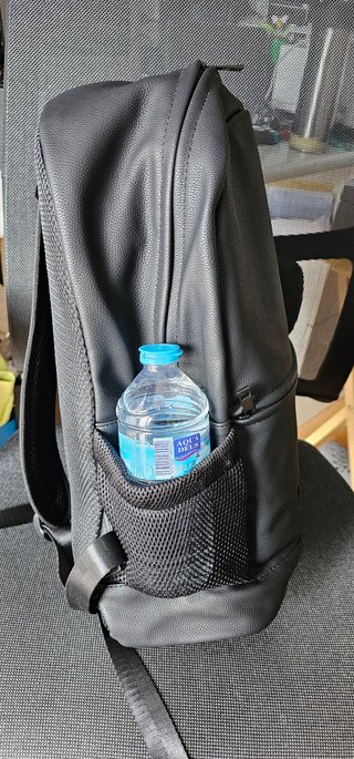 Mochila Negra Simil Cuero