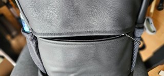 Mochila Negra Simil Cuero