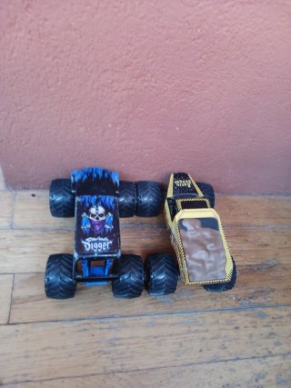 2 Monster Jam 1:24 9.95 euros cada uno