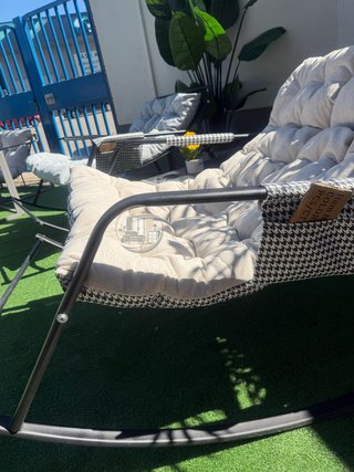 Nueva Silla Mecedora Tumbona Beige.