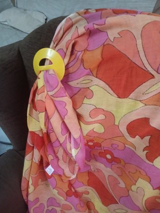 Pareo de colores con hebilla complementaria