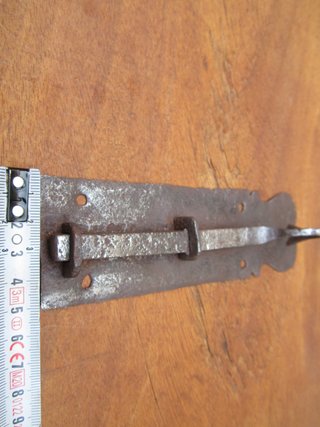 Pestillo antiguo hierro forjado, corazón.