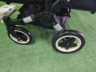 Bugaboo Donkey Rojo Burdeos (2 capotas)