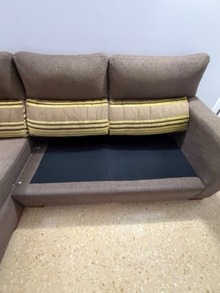 Sofá chaise longue marrón y verde