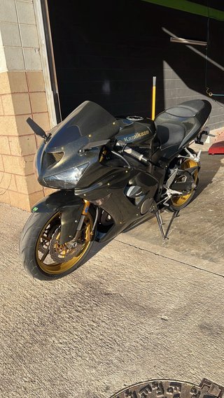 Kawasaki ninja 636 zxr-6