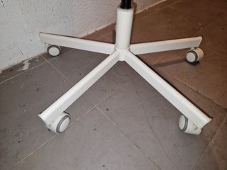 Silla giratoria IKEA SKRUVSTA blanca