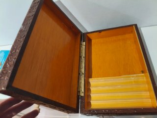 Caja de cuero repujado para puros