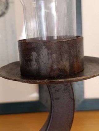 Impresionante candelabro de forja.