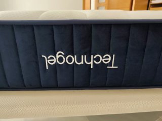 Colchón de 135 cm, buena calidad, en tienda 800€,